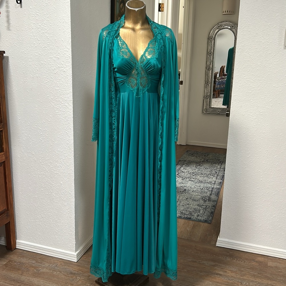 Holding for Nikki till Aug. 10.   Vintage Olga Body Silk Peignoir Set